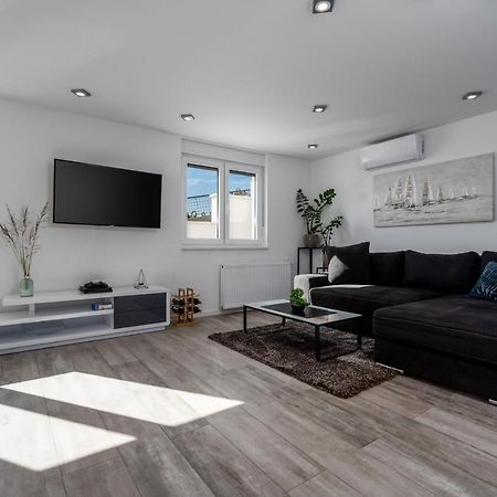 אומיס Villa Dream With Private Pool, 2 Bedrooms With En-Suite Bathrooms, Sea View מראה חיצוני תמונה