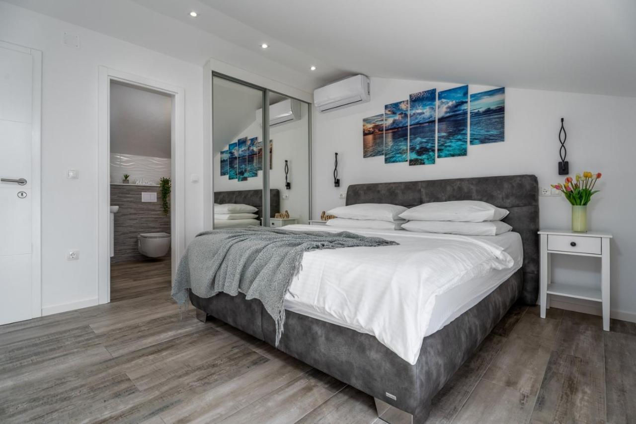אומיס Villa Dream With Private Pool, 2 Bedrooms With En-Suite Bathrooms, Sea View מראה חיצוני תמונה